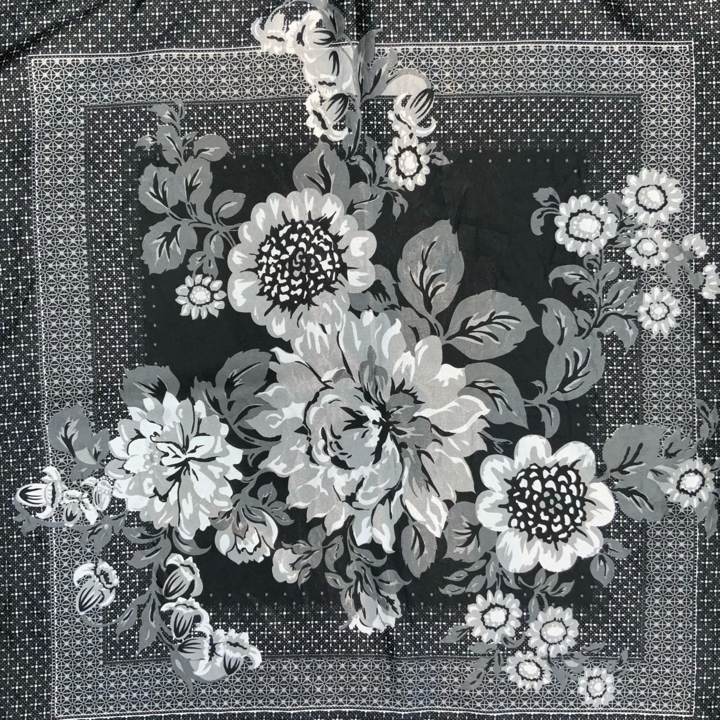 VTG BLACK GREY WHITE FLORAL PATTERNED ELEGANT SQUARE SCARF