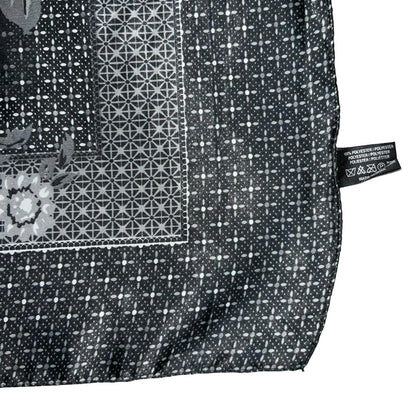 VTG BLACK GREY WHITE FLORAL PATTERNED ELEGANT SQUARE SCARF