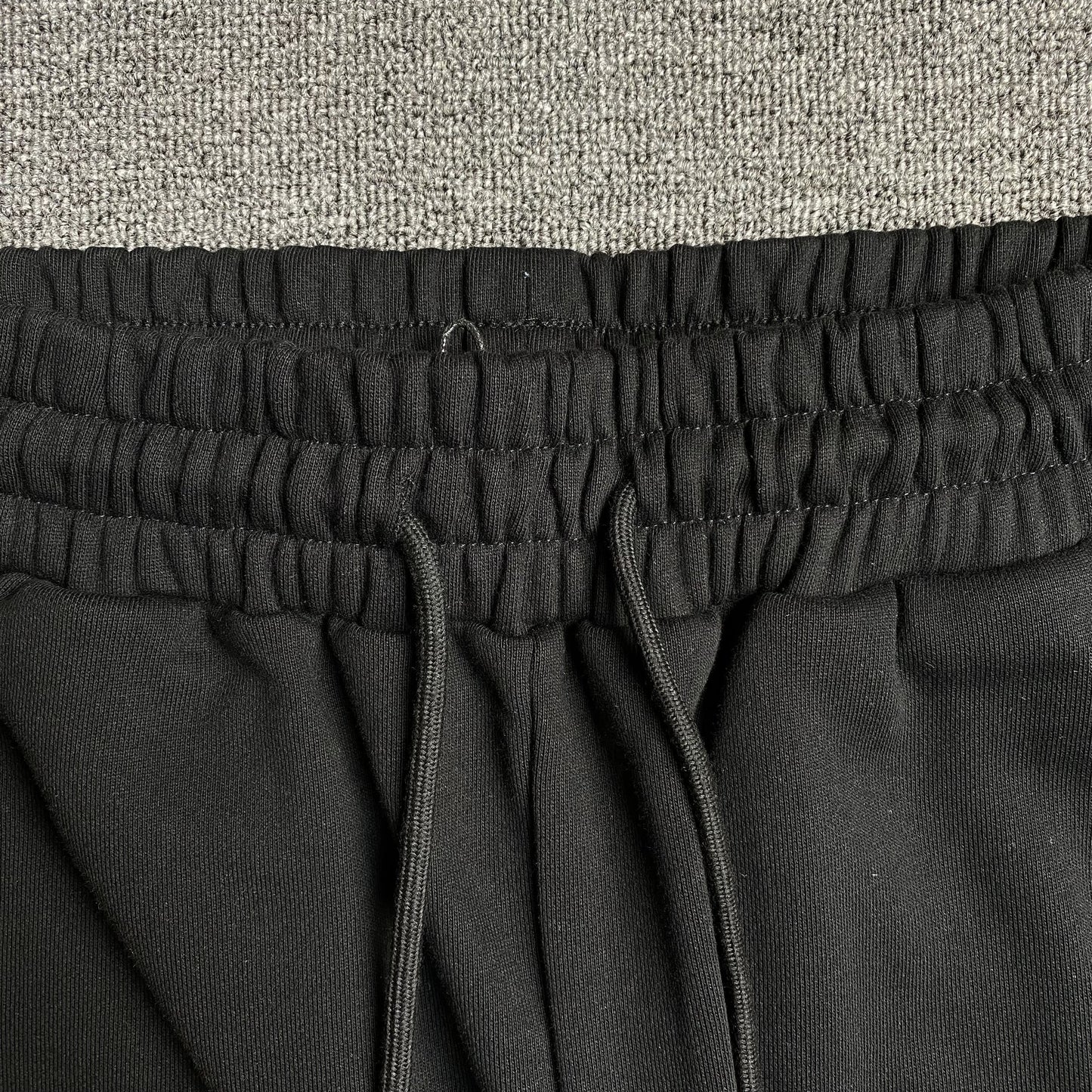 DENIM TEARS x OFFSET WREATH SWEATPANTS BLACK